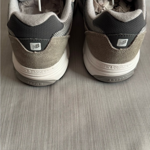 990 - Picture 3 of 3